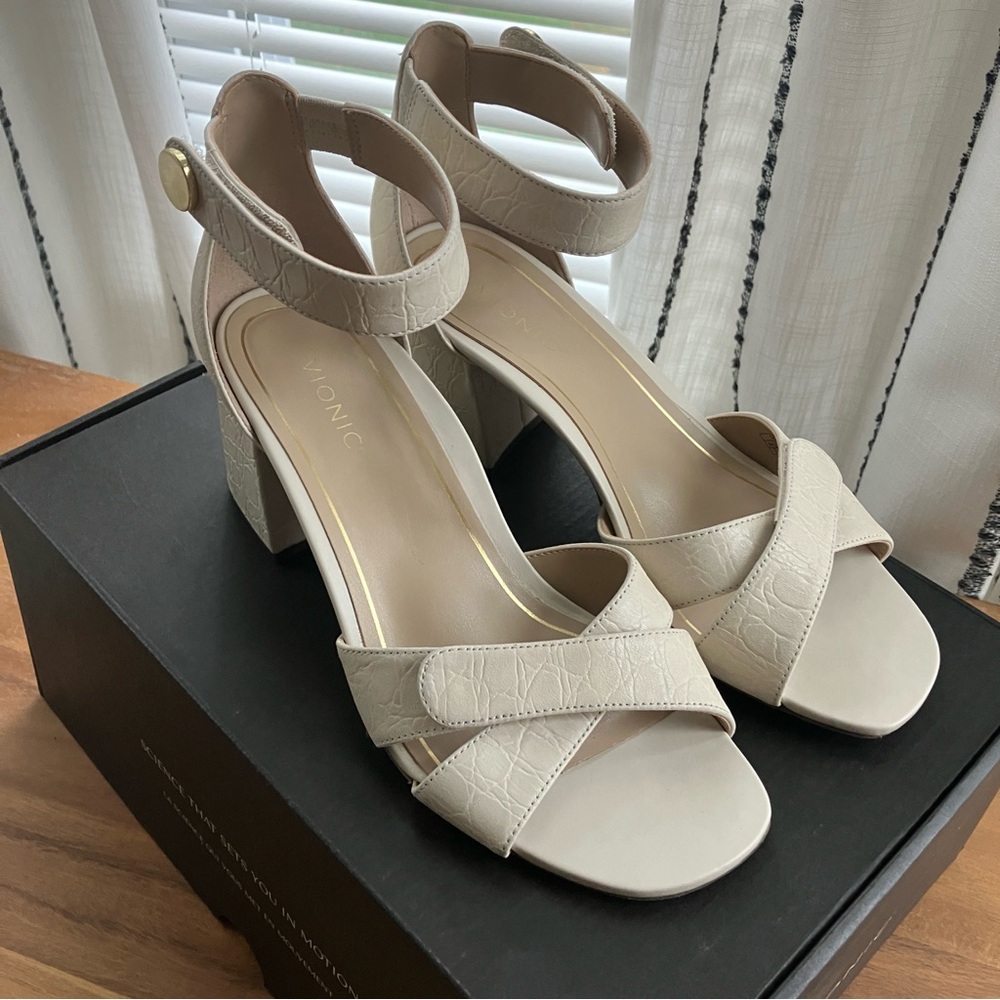 Vionic Leather Sandals